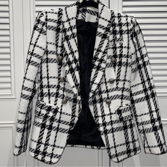 CATWALK CONNECTION Krystal Houndstooth Blazer is a must have in your wardrobe. - Picture 8 of 12